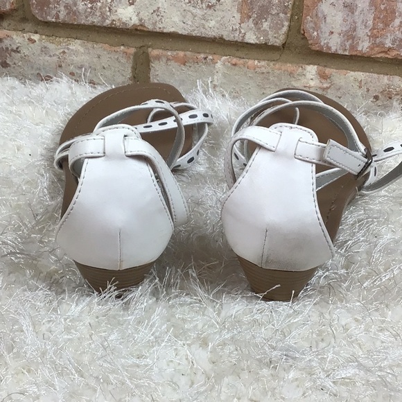 Dexter White Wraptoe Sandals - Picture 4 of 5